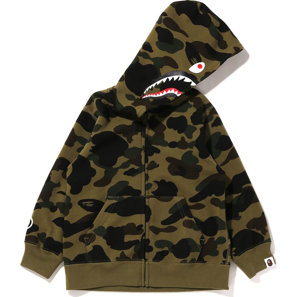 camouflaged BAPE hoodie med.